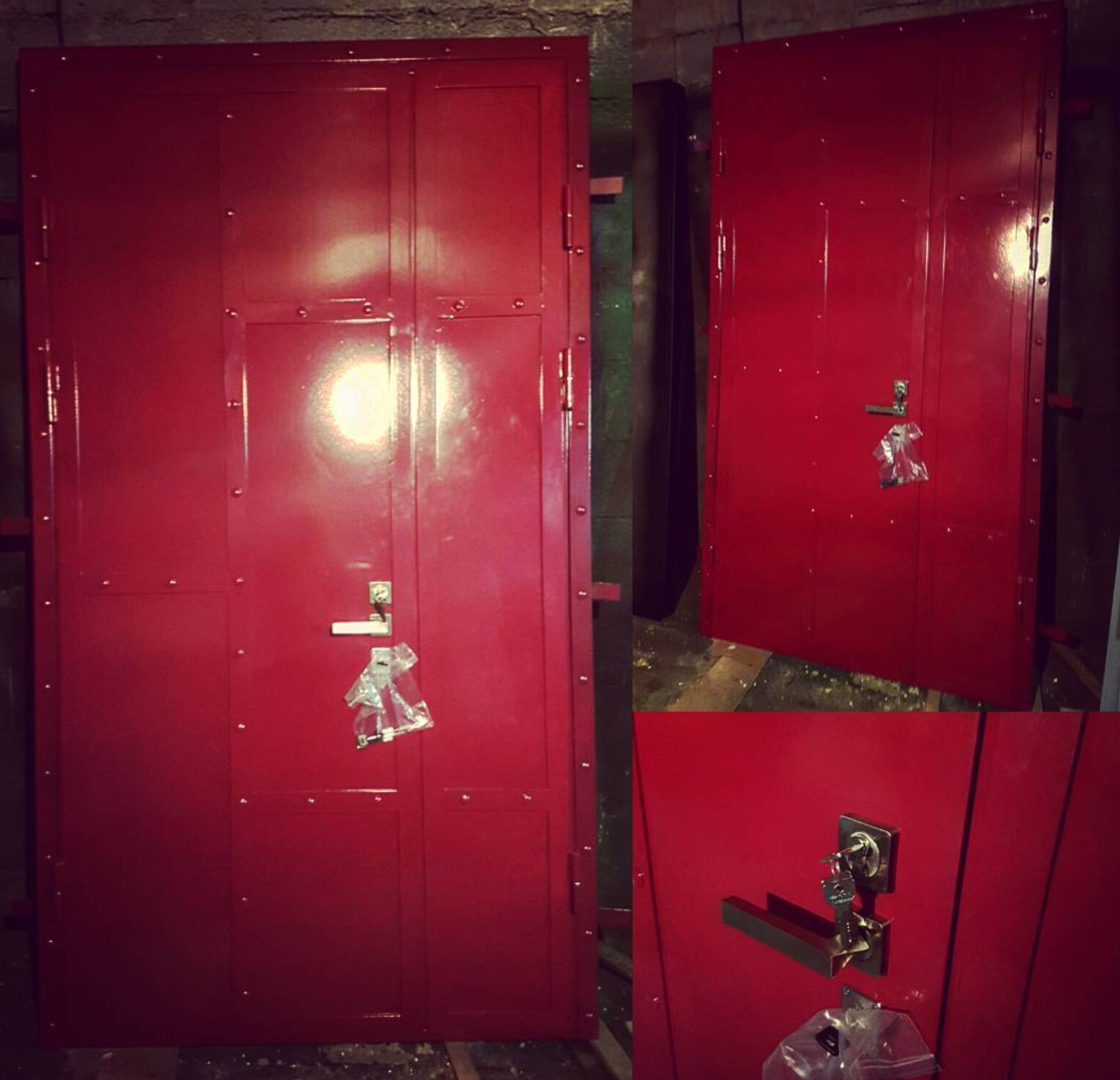 Красная входная дверь металлическая